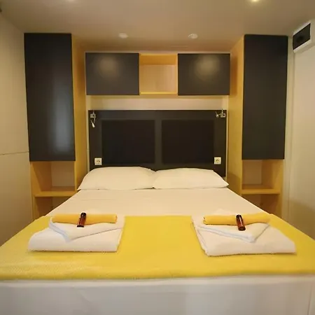 Lunabay Biograd Mobile キャンプ場 *