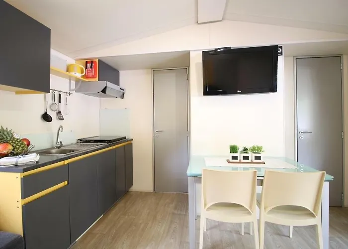 אתר קמפינג Lunabay Biograd Mobile ביוגראד נה מורו